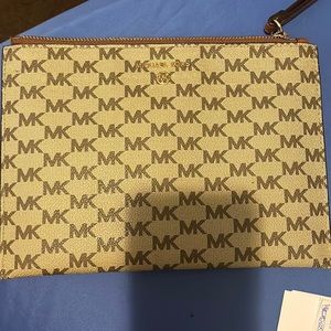 Michael kors hand bag